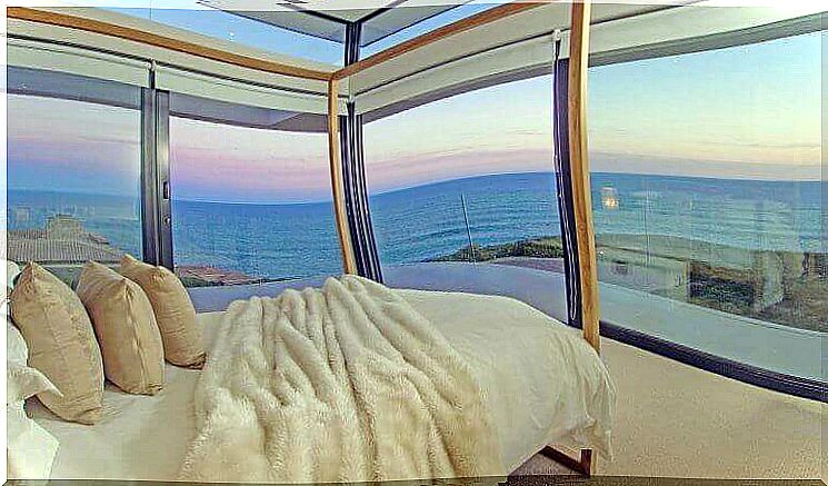 bed facing the sea