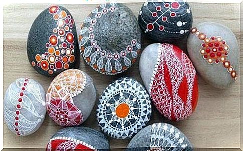 painting stones: ritual against anxiety