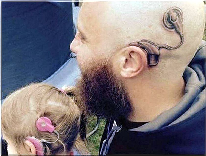 Father tattoos himself so his daughter won't feel different