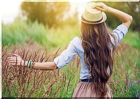 Woman-in-hat-walking-on-the-path