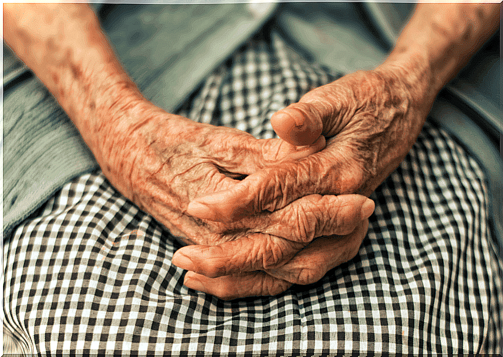 The hands of a woman with Alzheimer's